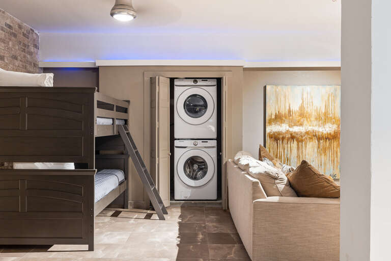 4th guest bedroom on ground floor, includes washer & dryer 4th guest bedroom on ground floor, includes washer & dryer