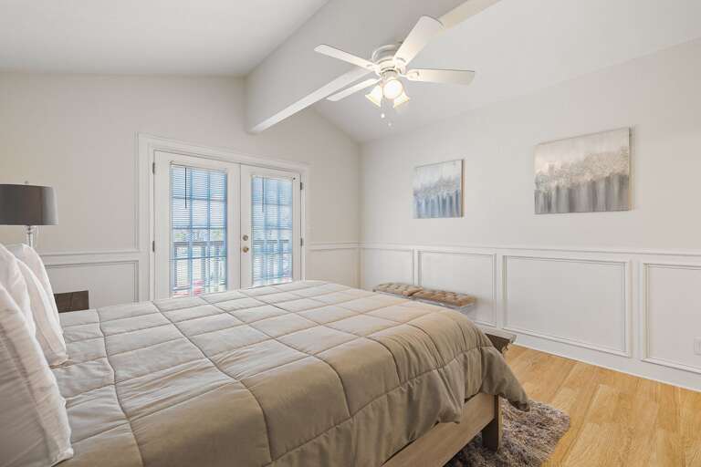 Master Bedroom with Queen Bed Master Bedroom with Queen Bed