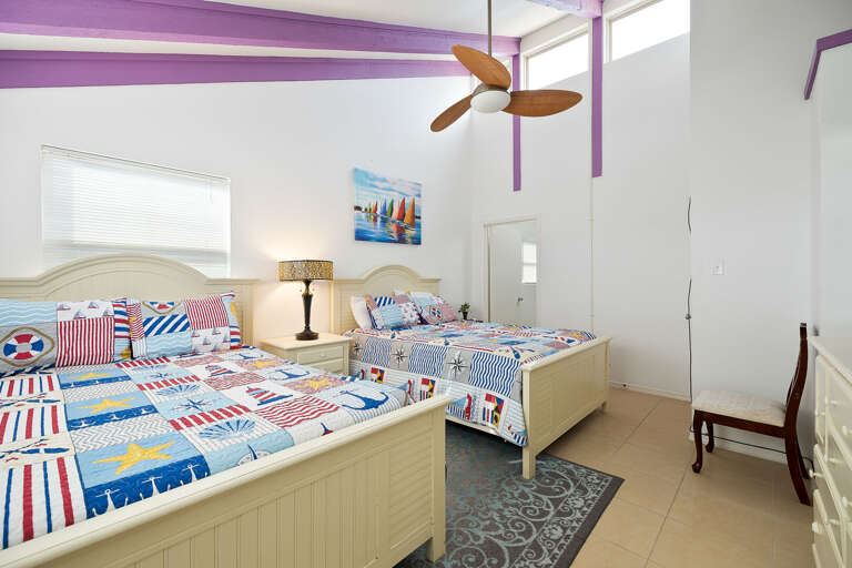 Bedroom 3 (Two Queen beds)