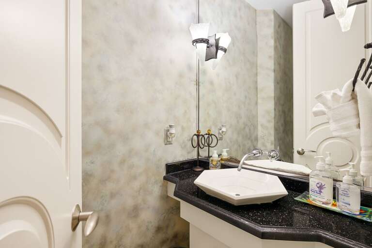 Half bath in common living area. Half bath in common living area.
