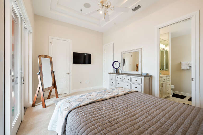 Bedroom 4 (Queen bed). Bedroom 4 (Queen bed).