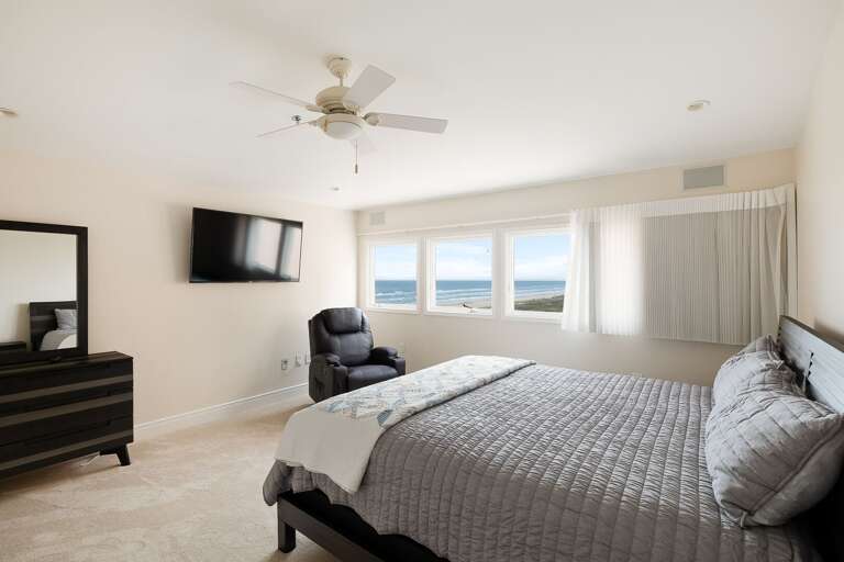 Master Bedroom A (King bed). Located on the top floor. Master Bedroom A (King bed). Located on the top floor.