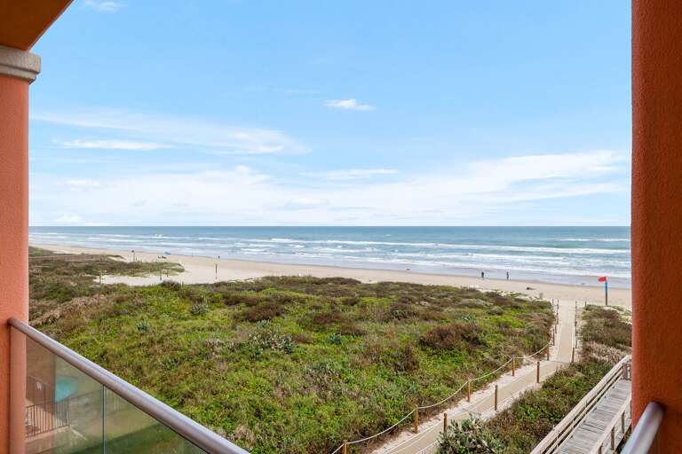 Spacious private balcony with glass railing overlooking the Gulf of Mexico! Spacious private balcony with glass railing overlooking the Gulf of Mexico!