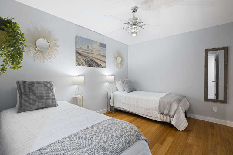 Bedroom 2 features two sets of twin trundle beds (total of 4 twin beds), TV, and en suite bathroom.