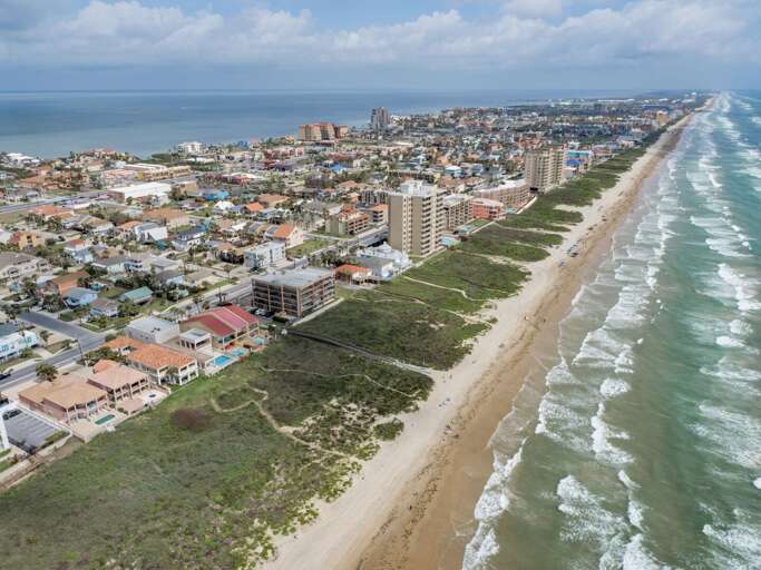 Stay close to the beach, restaurants, shopping, and island attractions.