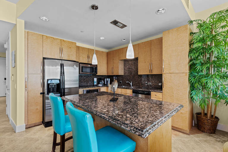 Amazing kitchen fully stocked with cooking utensils and stainless steel appliances! Amazing kitchen fully stocked with cooking utensils and stainless steel appliances!