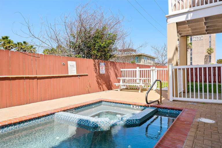 Community Pool & Hot Tub Community Pool & Hot Tub