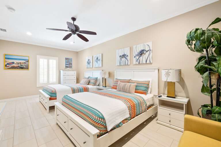 Guest Bedroom (Puerto La Cruz)  is equipped with two Queen size beds and a flat screen TV!