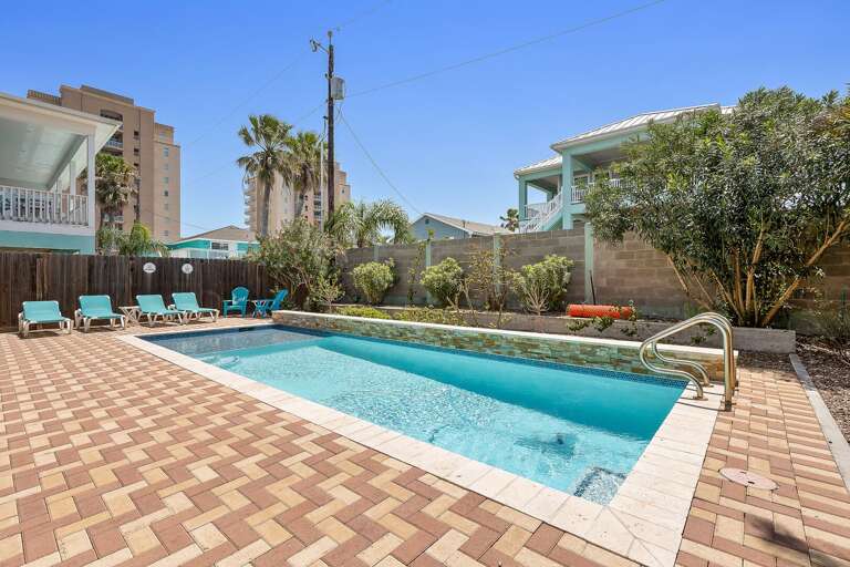 Private Pool (heated in the winter!)