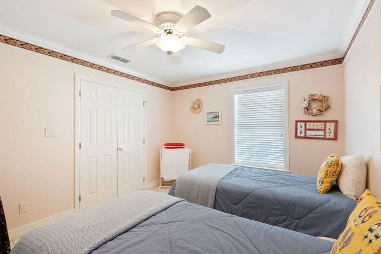 Bedroom 2, 2 twin beds Bedroom 2, 2 twin beds