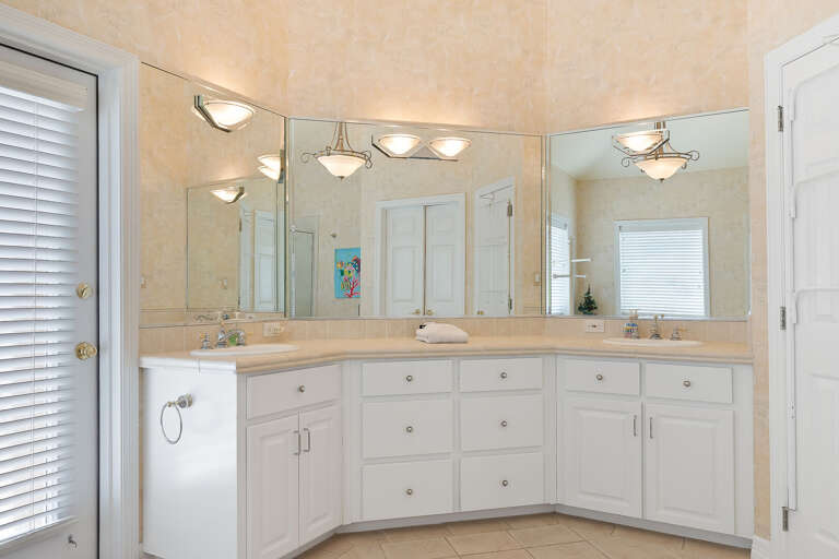 Master bathroom Master bathroom