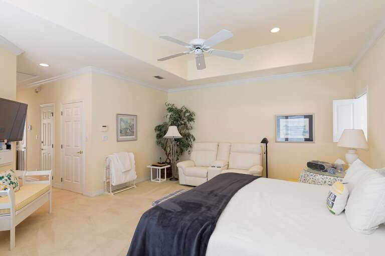 Master bedroom Master bedroom