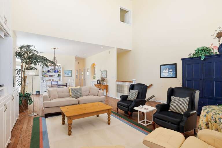 Spacious living area on the 2nd floor Spacious living area on the 2nd floor