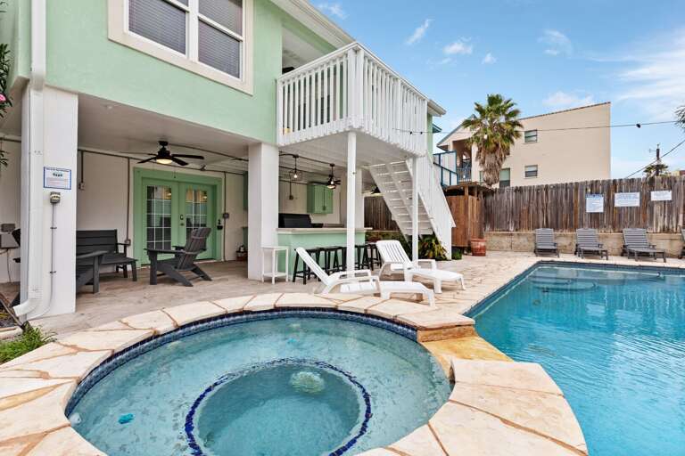 Hot tub with EasyTouch controls Hot tub with EasyTouch controls