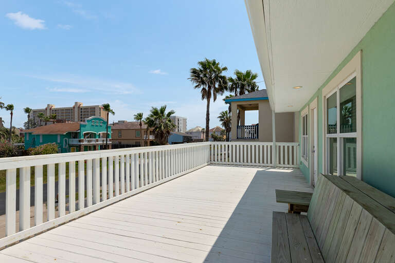 Large front balcony ! Great for viewing summer fireworks. Large front balcony ! Great for viewing summer fireworks.