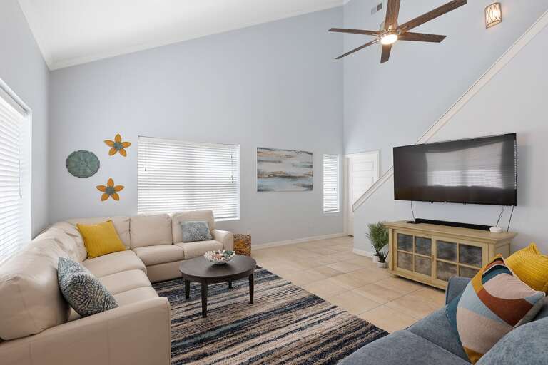 Large living room (located on the 2nd floor)