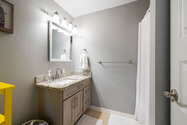 Poolside Suite private bathroom (located on the 1st floor) Poolside Suite private bathroom (located on the 1st floor)