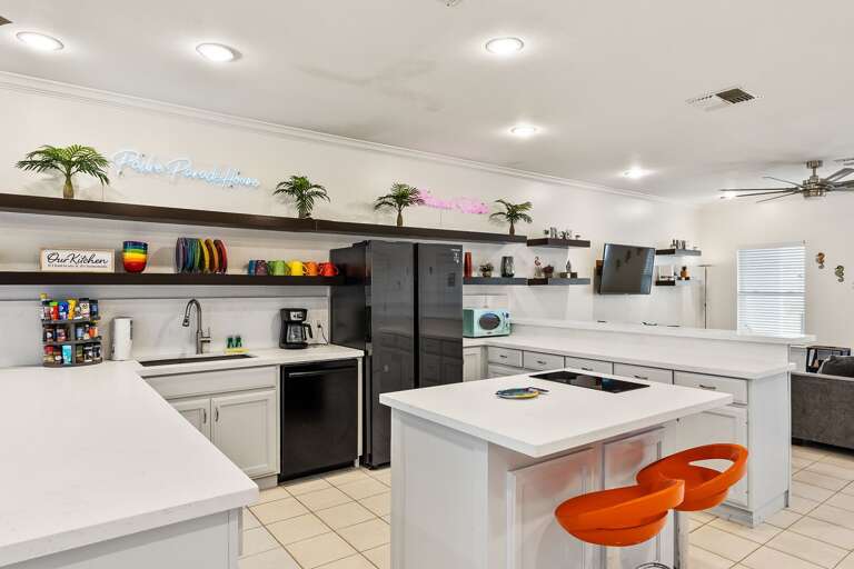 Bright and spacious kitchen with modern charm!