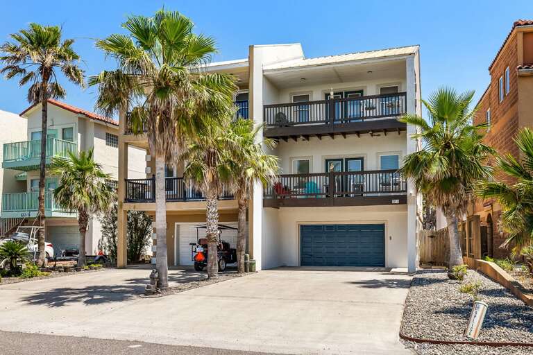 Welcome to Padre Parade House! Your beach getaway is just a 1/2 block from the beach (less than 5-minute walk!)