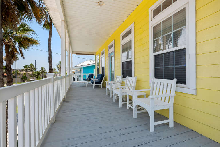 Patio seating to enjoy the refreshing South Padre breeze!