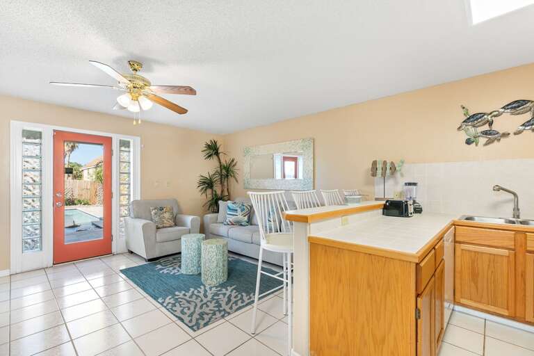 Kitchen bar seating for up to  4 guests