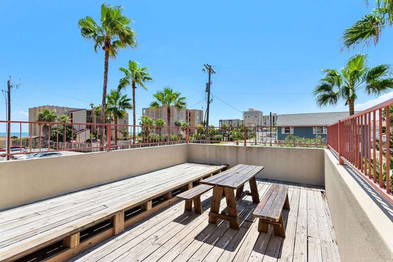 2nd Floor patio facing the beach access!