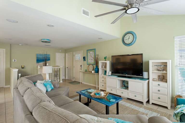 Living Area located on the 2nd Floor! Living Area located on the 2nd Floor!