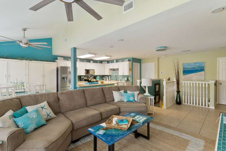 Spacious 2nd Floor Living Area Spacious 2nd Floor Living Area