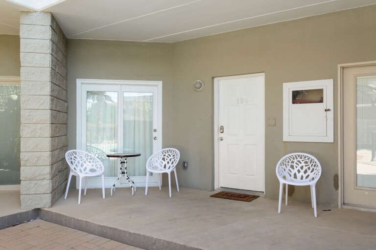 Entry patio faces towards the pool area! Entry patio faces towards the pool area!