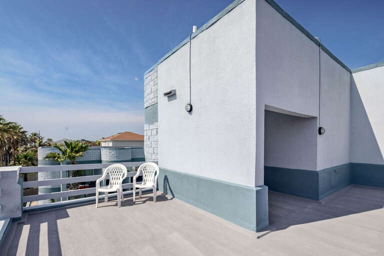 Sundeck available! Sundeck available!