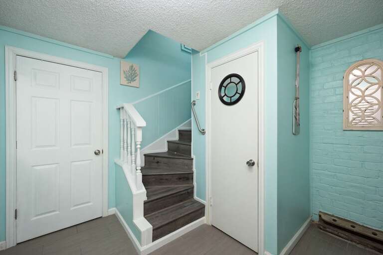 1st Floor Entry Staircase