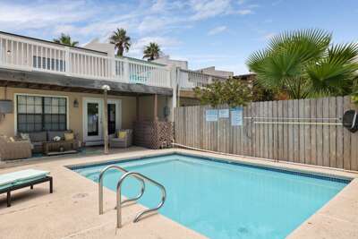 Beautiful sparkling pool to enjoy to soak up the island sun! Beautiful sparkling pool to enjoy to soak up the island sun!
