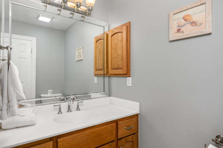 Shared 2nd Floor Bathroom