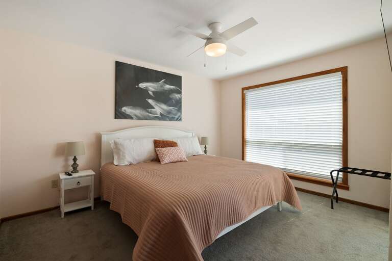 Master bedroom with King Bed (2nd floor)