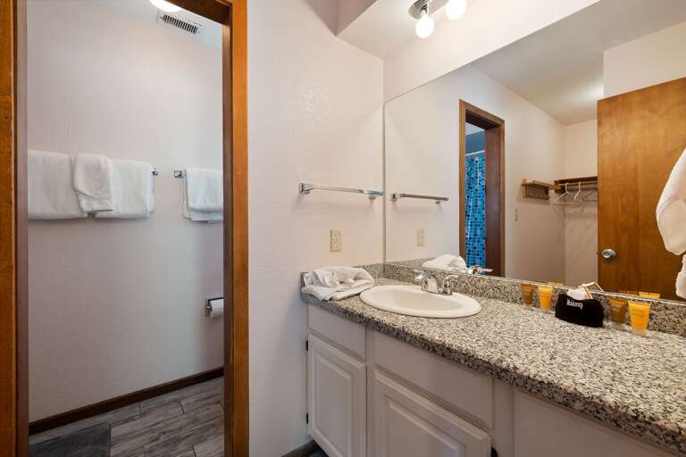 Shared bathroom on the 3rd floor