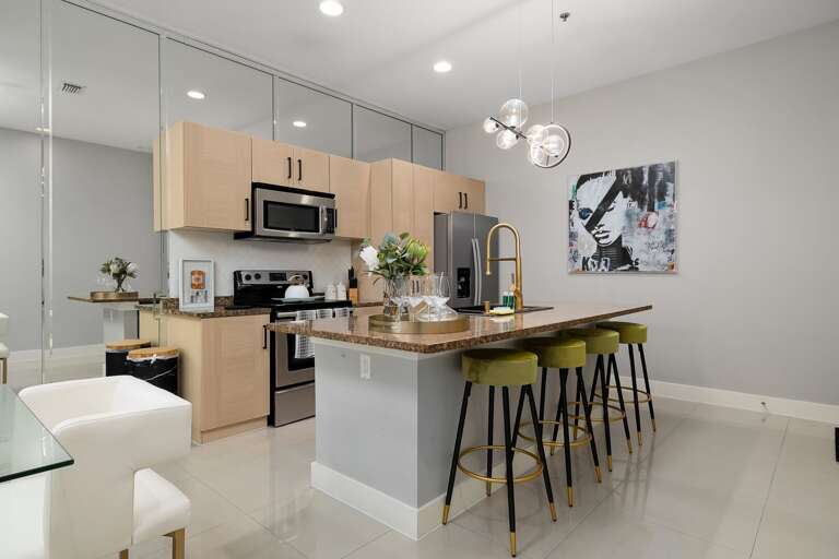 Fully equipped kitchen with additional seating for up to 4 guests!