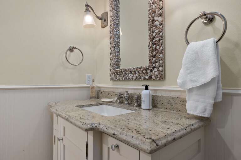 Ground-floor half-bath