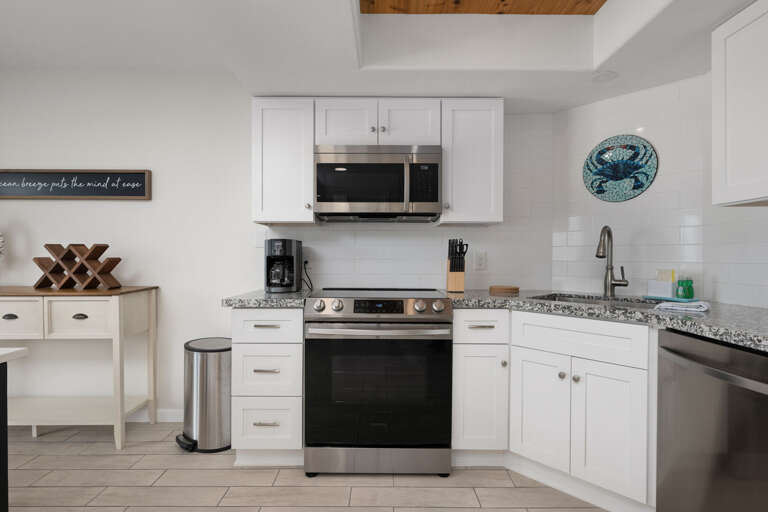 Kitchen is equipped with all essentials needed to prepare a home coooked meal