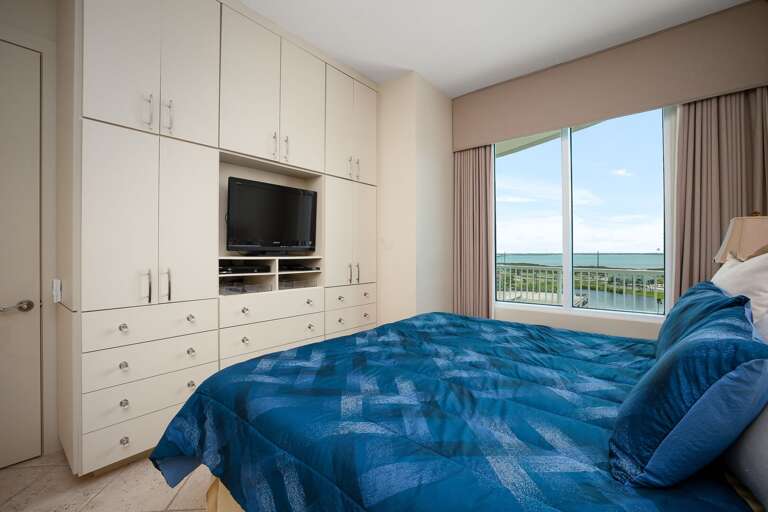 Master Bedroom features a King Bed