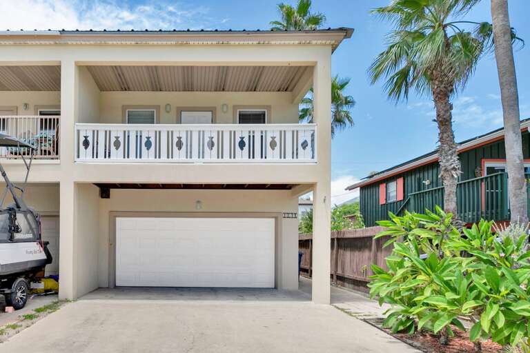 Welcome to 104 E. Corral Unit B! Driveway can fit up to 3 vehicles.