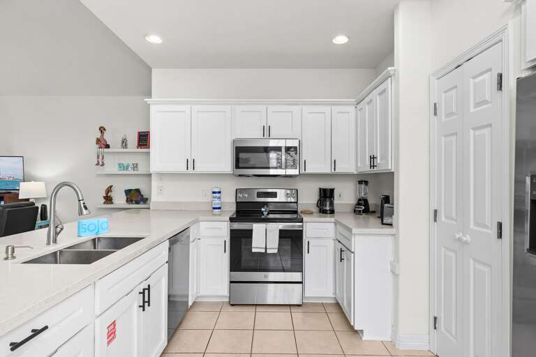 Full stocked new remodeled kitchen!