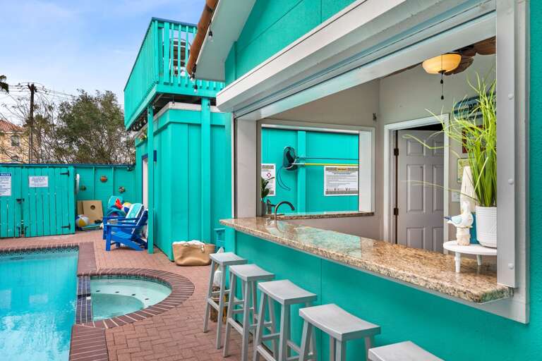 Turquoise Vacation Rental With Poolside Bar