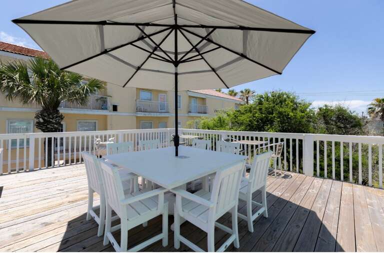 Las Sirenas Luxury Beach House – Host, Dine, and Unwind on the Expansive 25' Deck Overlooking the Private Pool and Cabana Kitchen