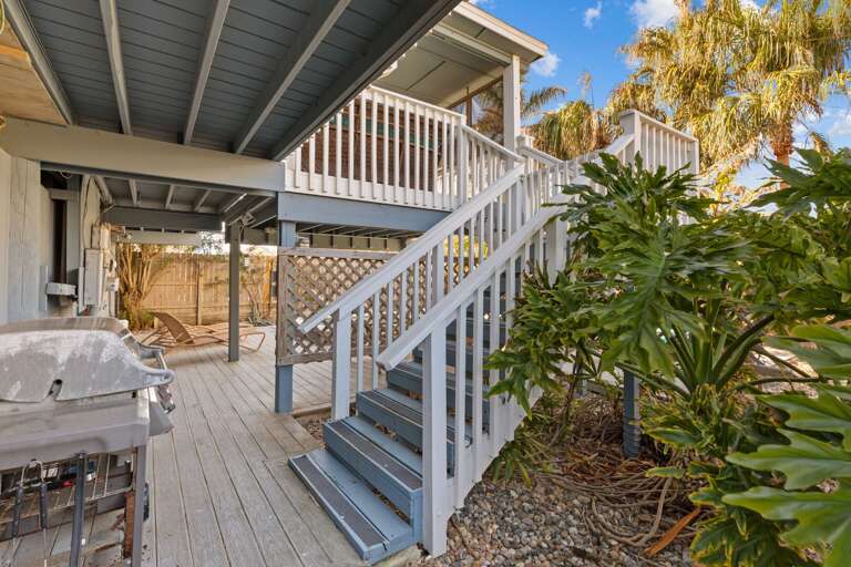 Staircase from 2nd floor bedrooms to the pool