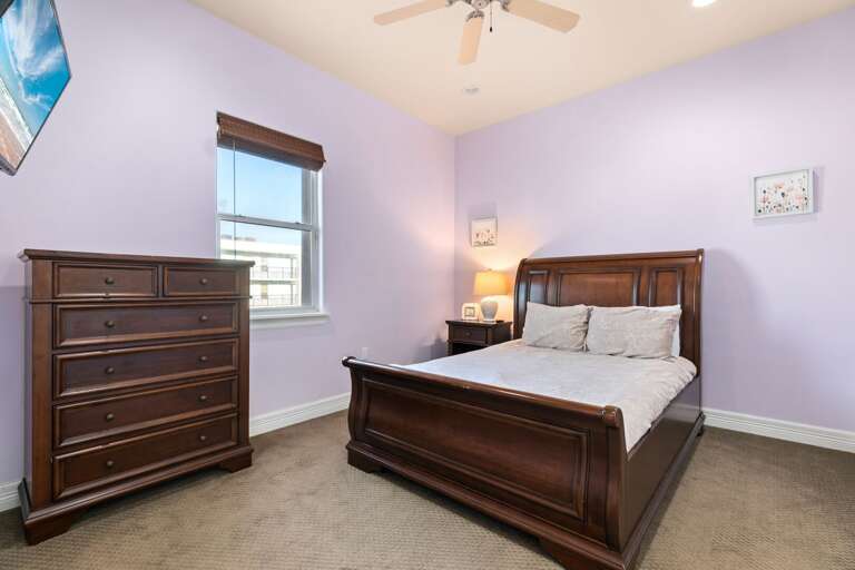 Bedroom 5 entails a Full Size Bed