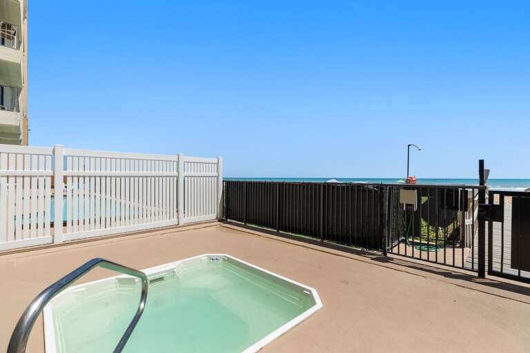 Community Hot tub with direct beach access!
