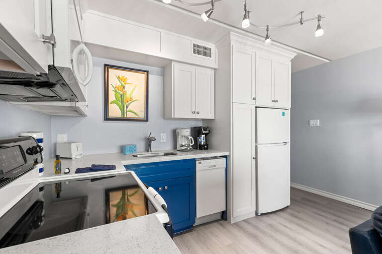 Fully stocked kitchen equipped to prepare your favorite home cooked meals!