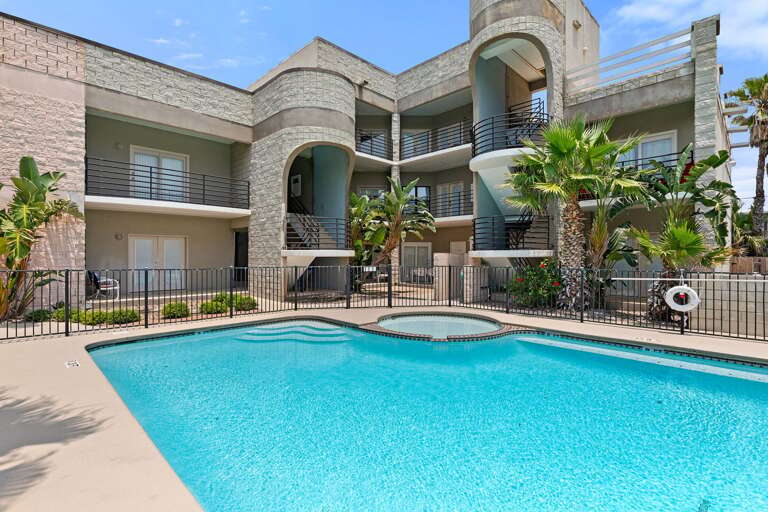 Large Sparkling community Pool Large Sparkling community Pool