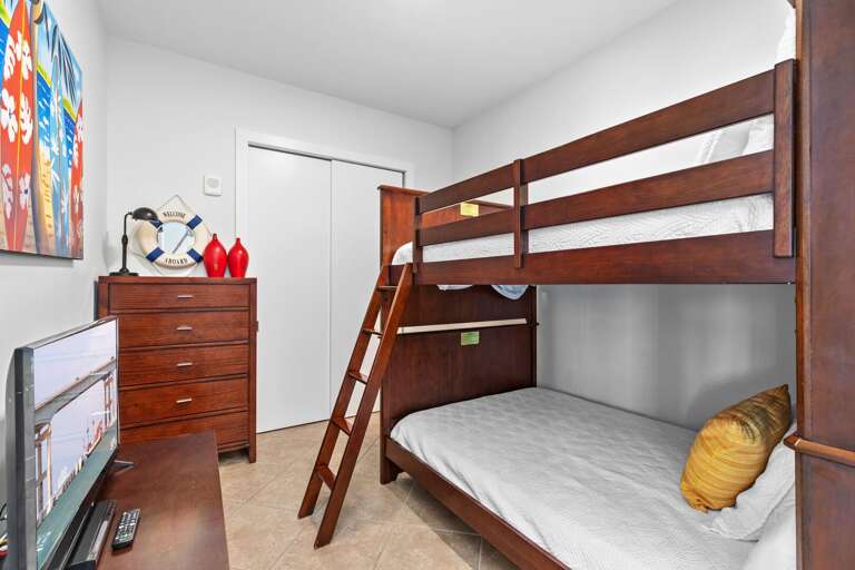 Guest Bedroom featuring 2 twin beds