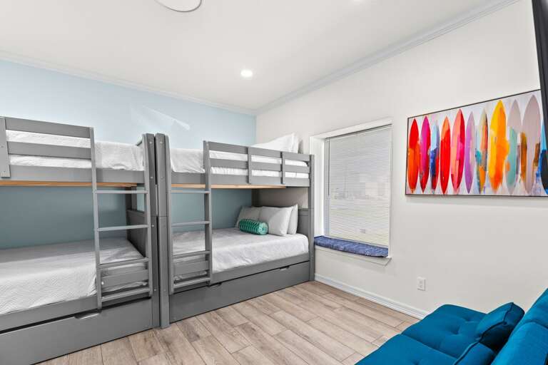 This room can accommodate 8 guests comfortably!